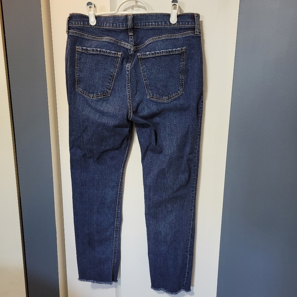 Old Navy Boyfriend jeans - Picture 2 of 6